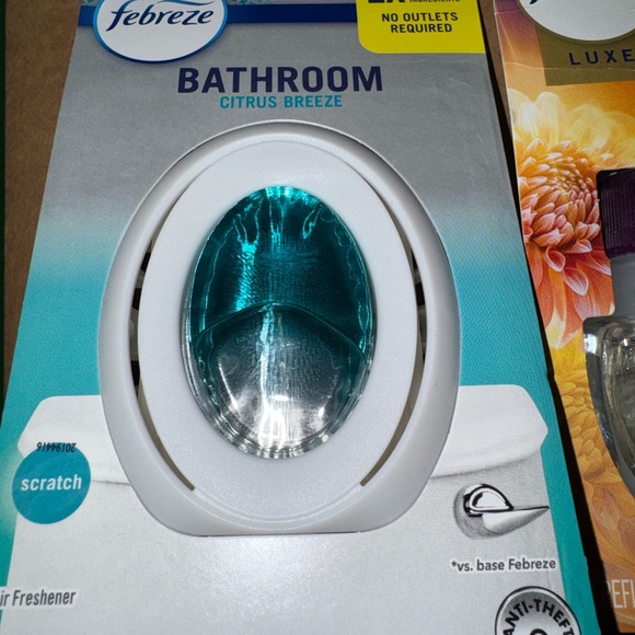 Febreze Luxe Plug Air Fresheners - Purple and Blue - Picture 3 of 3